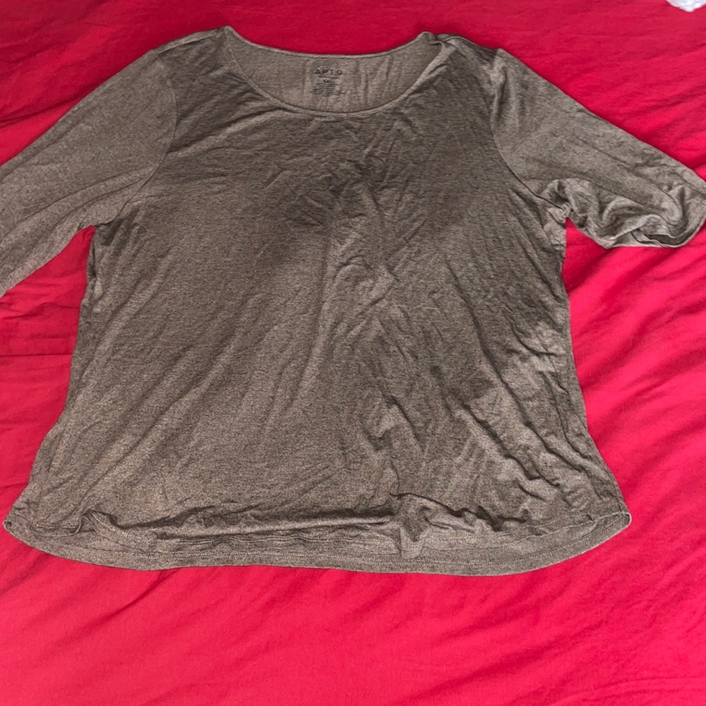NWT Apt 9 top